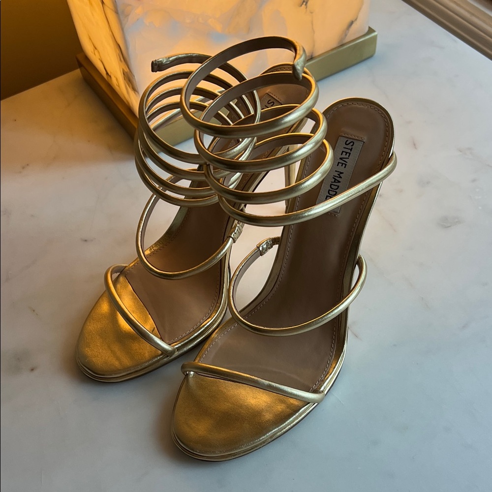 STEVE MADDEN METALLIC GOLD HEELS